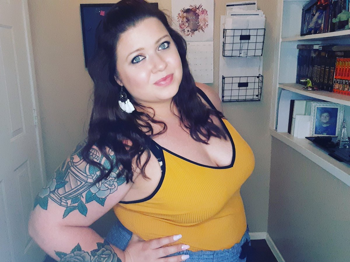 Amy_Mari_'s tweet photo. Hope everyone has a great weekend #bigandbeautiful #plussizefashion #plussize #SHEINsummer #plussizemodels #effyourbeautystandards #curvygirlsrock #girlgang #curvygirls #voluptuous #inkedgirl https://t.co/X9s55qbfIl