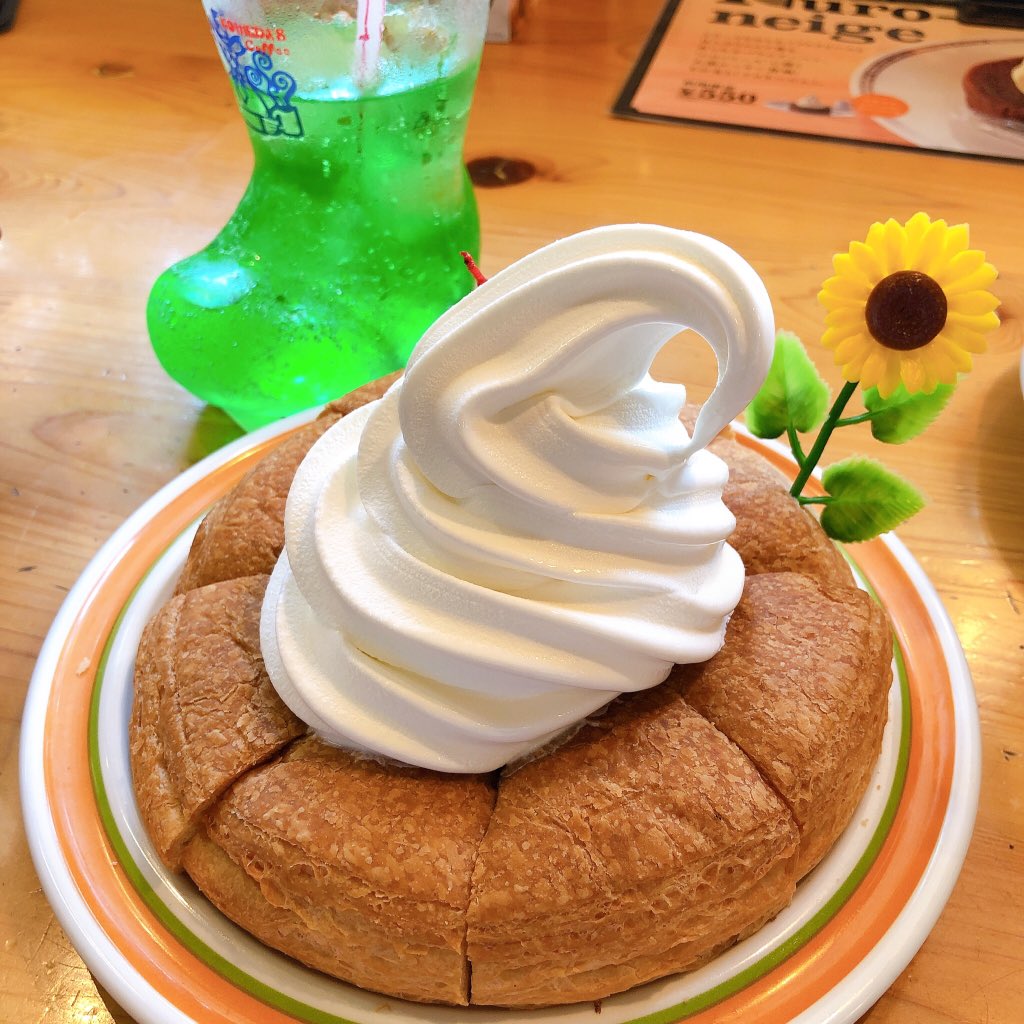 SSM37025376's tweet photo. ひまわりが咲いてる^_^
やっぱり好きだわ〜♡
＃コメダ珈琲 
＃シロノワール
＃デザート
＃甘いもの好き https://t.co/jKG9x0O9EU