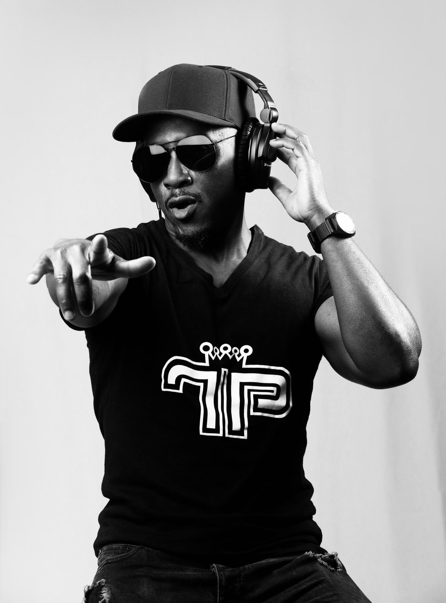 iamtheprincesa_'s tweet photo. Good morning!!!!

#ThePrinceSA live on Radio!!!

Show: #LFMTop20
Presenter: @iamtheprincesa_ 
Frequency: 87,7 - 104FM
Station: @ligwalagwalaFM 
Dstv Chnl : 807 
VN’s : 063 2696358

#ThePrinceSA
#ThePrinceLomnyamaWaseGame 
#LFMTop20
#MASTERPIECEEP OUT NOW! https://t.co/DnzgIGGZbK