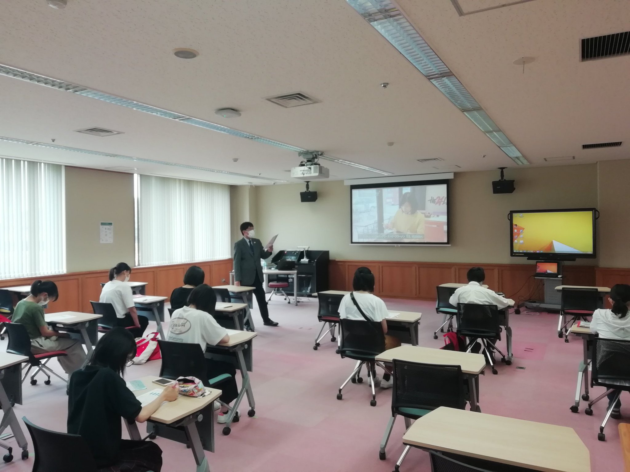 徳島文理大学文学部 英語英米文化学科 オープンキャンパスの体験学習を受けていただくと 総合選抜型入試に利用できます 外国からみた日本と日本人 イギリス編 観光 食べ物 有名人など 両国の文化を比較することで新たな発見があるかも 徳島文理大学文学部 英語英米文化学科 オープンキャンパスの体験学習を受けていただくと 総合選抜型入試に利用できます 外国からみた日本と日本人 イギリス編 観光 食べ物 有名人など 両国の文化を比較することで新たな発見があるかも