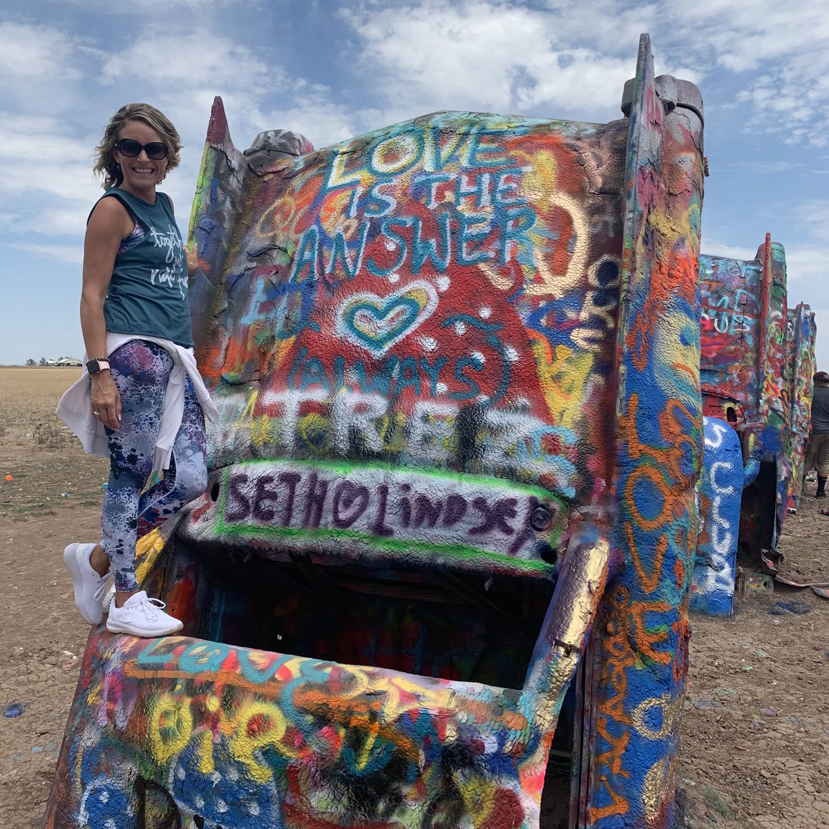 julieresua23's tweet image. LOVE is the Answer [Always]
#CadillacRanch #spreadlove #LAbound