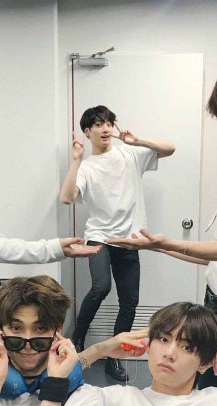 jungkook's body proportion ~ a thread