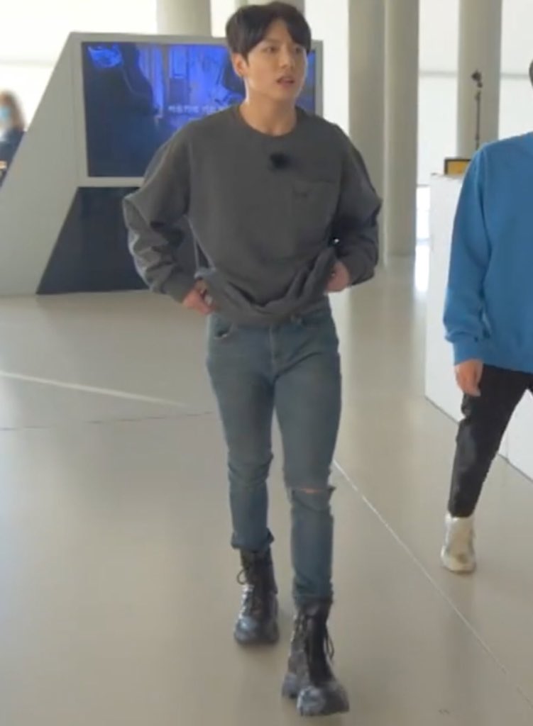 jungkook's body proportion ~ a thread