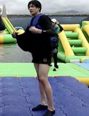 jungkook's body proportion ~ a thread