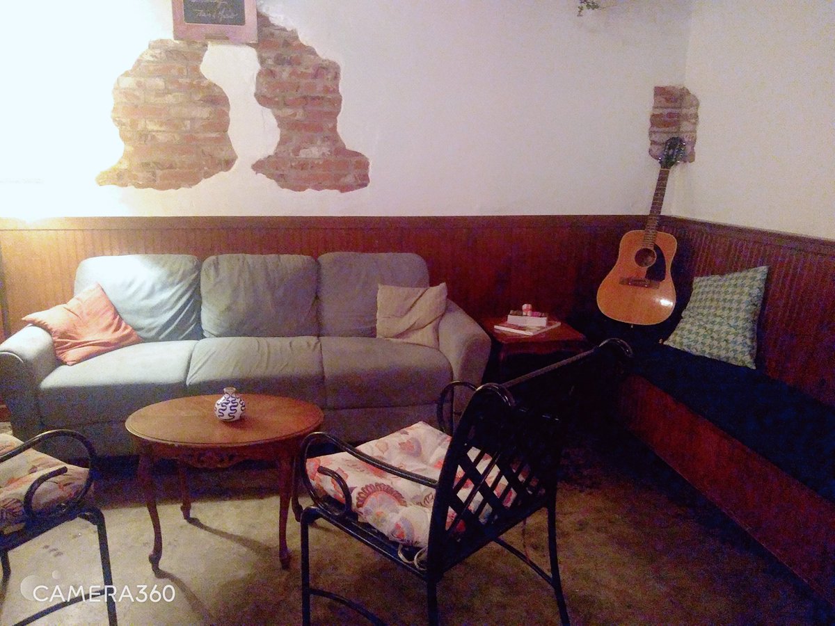 MsEva805's tweet image. Amazing Italian, lounge bar, &amp;amp; LIVE 🎹 with accompanist every Fri @Tharios on Santa Claus Lane #SantaBarbara. Great vibe!  #foodiefriday #ifwtwa @SantaBarbara