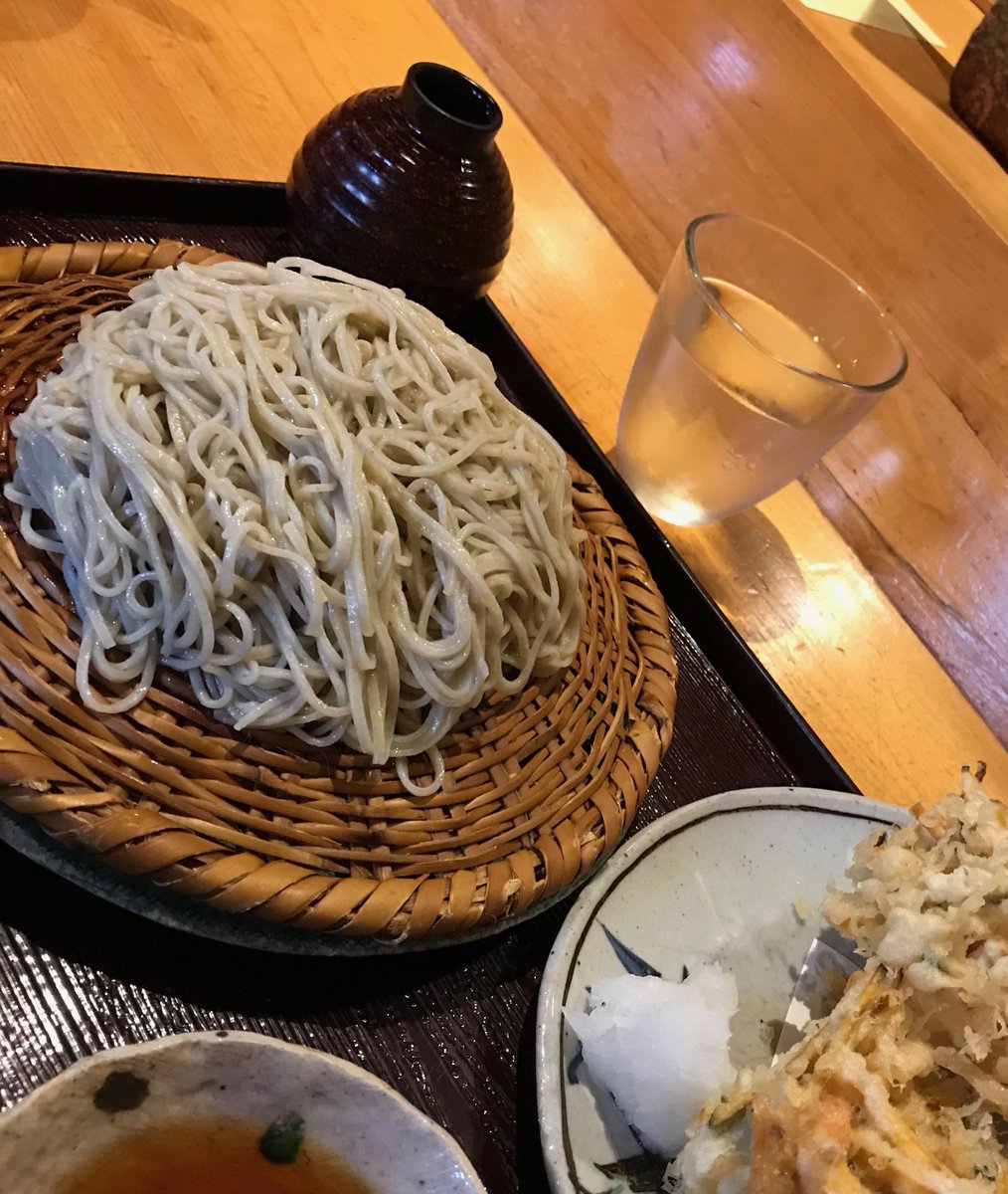 ট ইট র 和田大象 1 2 蕎麦屋で 天ぬき といえば 天ぷら蕎麦の蕎麦ぬき お酒のアテにちょうどいい それで思いついたのが かき揚げのえびぬき メインの小海老は無しで ほとんど天かす そこにかすかに三つ葉と玉ねぎが有るか無きか わさびを