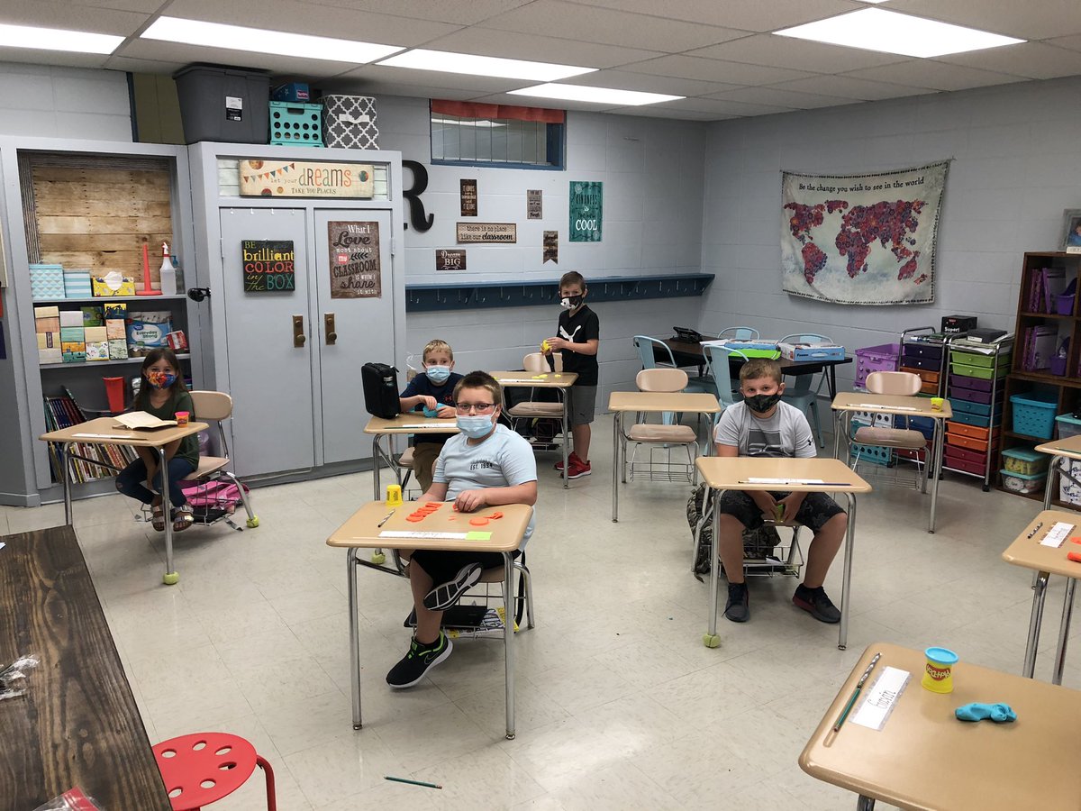 BridgeportElem1's tweet photo. Wonderful first day of school!!! So glad to be back ♥️♥️@emilykwaldrop @JCBOEal #ready https://t.co/952DeWvyZc