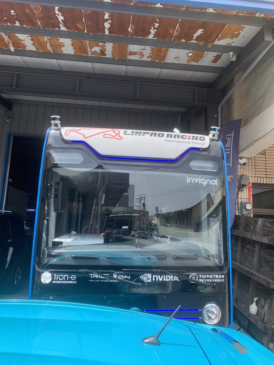 lmanchu's tweet photo. Learn the autonomy bus and figure how we can integrate the #carwallet to build the #DLT based bus. There will be several DLT inside like #IOTA https://t.co/8TrI3Bx8iK