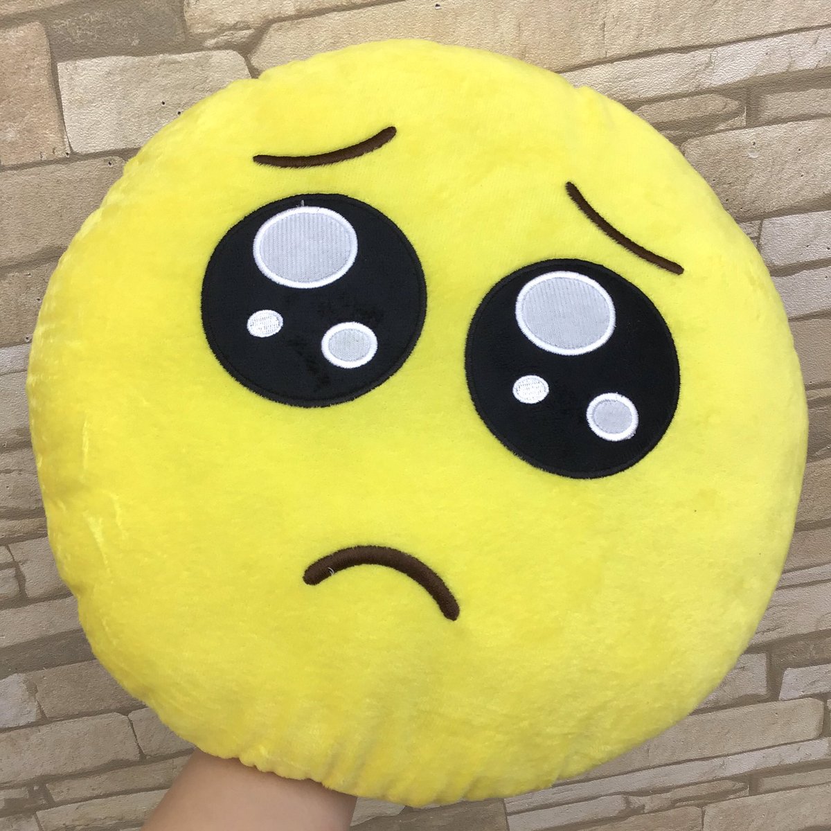 サンキューマートイオンタウン郡山店 Auf Twitter クッション 大人気のフェイスマーククッションに ぴえん が仲間入りしました うるうるした目がとっても可愛いクッションです 写真映え間違いなし インテリアにもピッタリなアイテムです 他にも多数