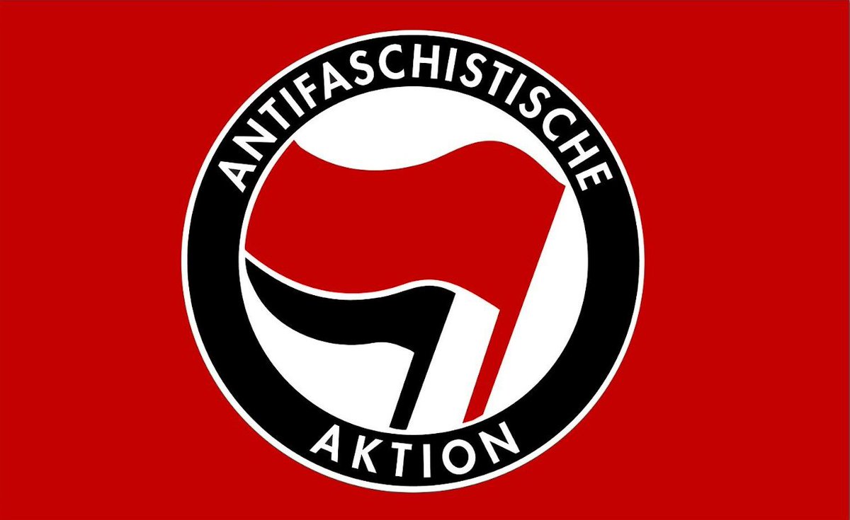 MainzerStrasse's tweet photo. #VolleBreitSeite für unsere Kieze!  Es tut sehr weh das #SyndikatBleibt und mehr zu verlieren!  Fick das Kapital! Der Kampf gegen das Kapital geht weiter. Für 1 @syndikat44 in Neukölln und #Kiezkultur überhaupt! #b0708 https://t.co/S1AEchmJle was los #r2g ? https://t.co/k1r8bCZgnN