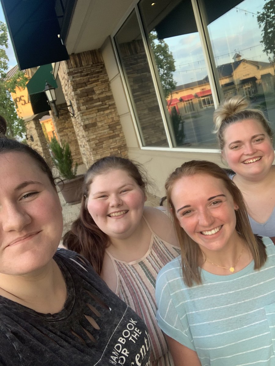 jordan_turley's tweet photo. This night is young it’s been a great night with my girls! @EmilyYoungs5 @Autumn73823753 and Aubre! #GirlsNight #DoubleDogs #Pedicures https://t.co/ZbcOkIJKjR