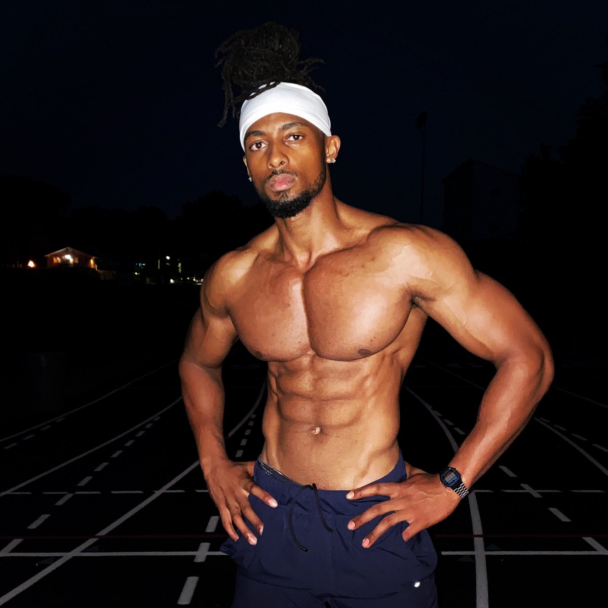 Zuva_B's tweet photo. It’s 9pm and I just got done doing an unplanned 500 push ups. Thank you @TheBugzyMalone for the inspiration for this one. MUSIC IS LIFE. #MEN3 https://t.co/RZ83xNI8zf