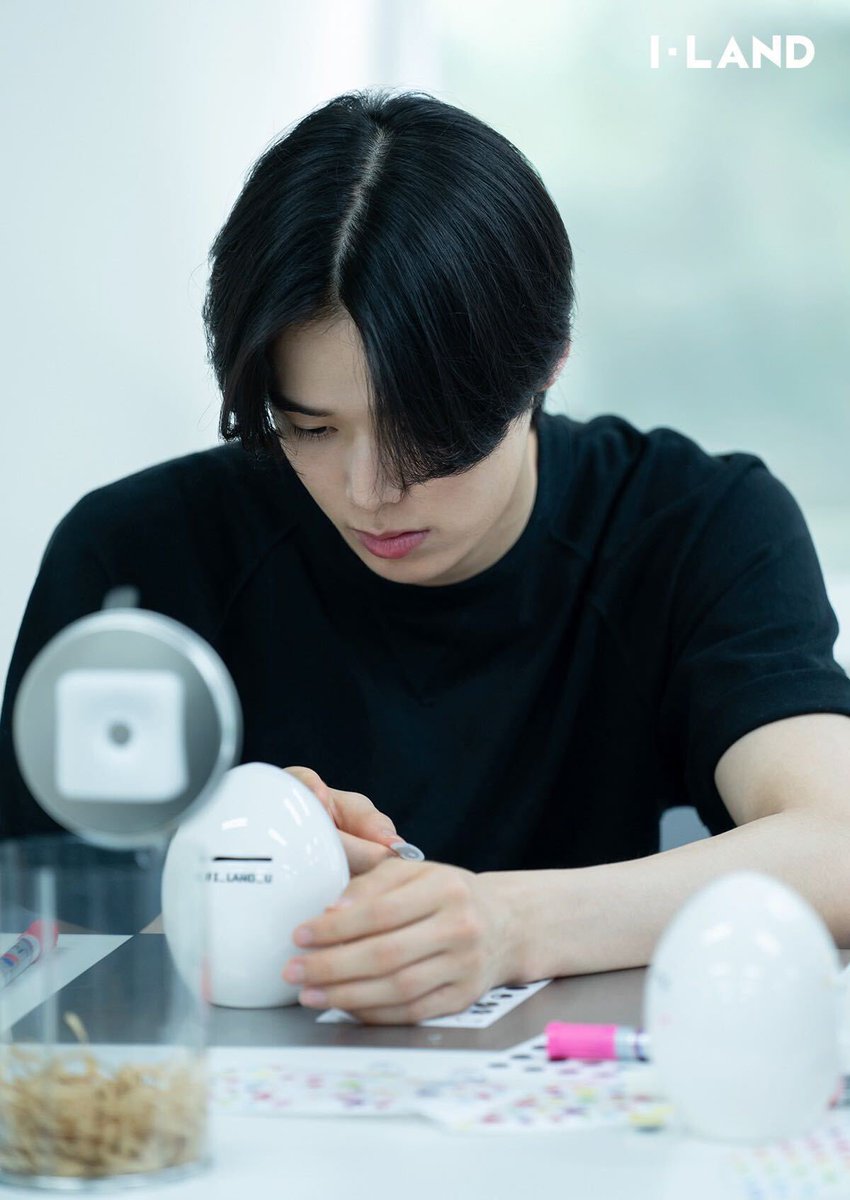 KBRASlL's tweet image. #FOTO | 07.08.20 - Atualização da mnet no twitter com o K nos bastidores do evento especial.

#ILAND #I_LAND #아이랜드 #K_ILAND #케이 #K