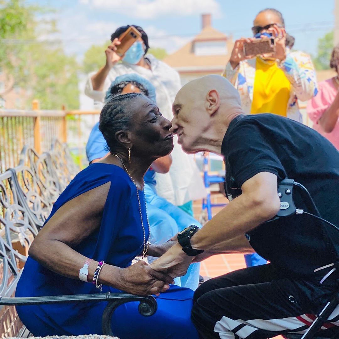 enews's tweet photo. Jeffrey and Gloria first met at Amber Court Assisted Living. After she was hospitalized, Jeffrey told the staff, “As soon as she gets back I’m going to ask her to marry me." Well, the lovebirds have reunited and are happily engaged! 💍 (📷: ambercourtassistedliving) https://t.co/hHTnRbJZJO