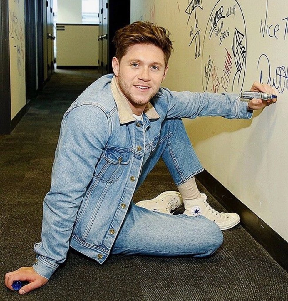 𝐵𝑒𝒽𝒾𝓃𝒹 𝒯𝒽𝑒 𝒮𝒸𝑒𝓃𝑒𝓈