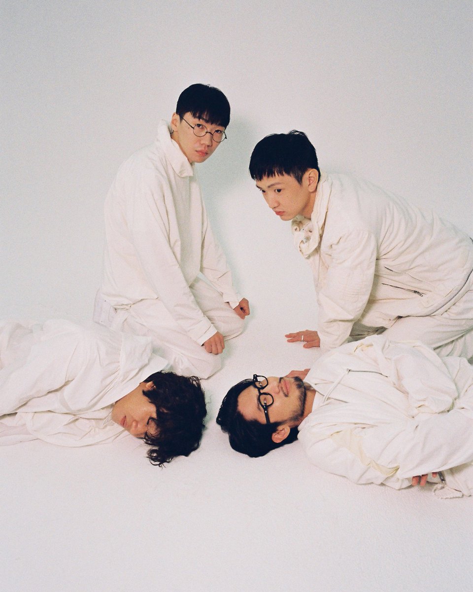 붕가붕가레코드 (@bgbgrecord) on Twitter photo 2018년 2월 도쿄에서의 공연을 마지막으로 활동을 중단했던 실리카겔이 2년 6개월 만에 돌아옵니다. <a href="/SILICAGEL_SEOUL/">SILICA GEL 실리카겔</a>
8월 23일(일)에는 새 싱글 “Kyo181”을 발매하고 9월 19일(토)에는 단독공연이 예정되어 있습니다.
#실리카겔 #silicagel #kyo181 2018년 2월 도쿄에서의 공연을 마지막으로 활동을 중단했던 실리카겔이 2년 6개월 만에 돌아옵니다. <a href="/SILICAGEL_SEOUL/">SILICA GEL 실리카겔</a>
8월 23일(일)에는 새 싱글 “Kyo181”을 발매하고 9월 19일(토)에는 단독공연이 예정되어 있습니다.
#실리카겔 #silicagel #kyo181