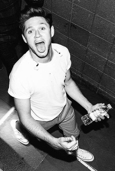 𝐵𝑒𝒽𝒾𝓃𝒹 𝒯𝒽𝑒 𝒮𝒸𝑒𝓃𝑒𝓈