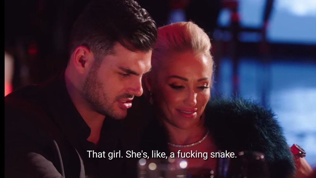 We all agree, this is the best description for Davina. 🐍🐍 #SellingSunset3 <a href="/MaryFitzgerald_/">Mary Fitzgerald</a>  
Romain nailed it.