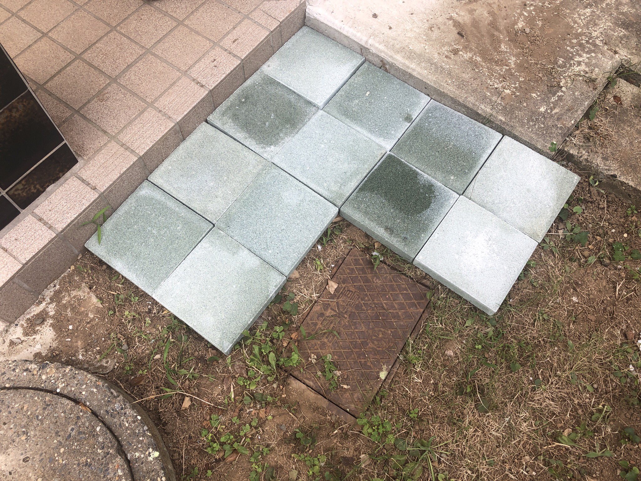 たにし 猫垢 センチ角の平板を仮置きしてみた なかなか良い感じではないか 庭diy T Co P7fazd2h3z Twitter たにし 猫垢 センチ角の平板を仮置きしてみた なかなか良い感じではないか 庭diy T Co P7fazd2h3z Twitter
