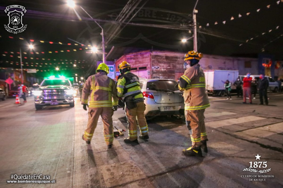 Siendo las 21:36 horas las unidades de las compañías <a href="/BombaTarapaca/">Bomba Tarapacá N°7</a>
<a href="/BombaVictoria11/">Bomba Victoria 11</a> trabajaron en llamado de rescate vehicular ocurrido en la intersección de las calles Bernardo O'Higgins con Oscar Bonilla #Iquique #EmergenciasCBI