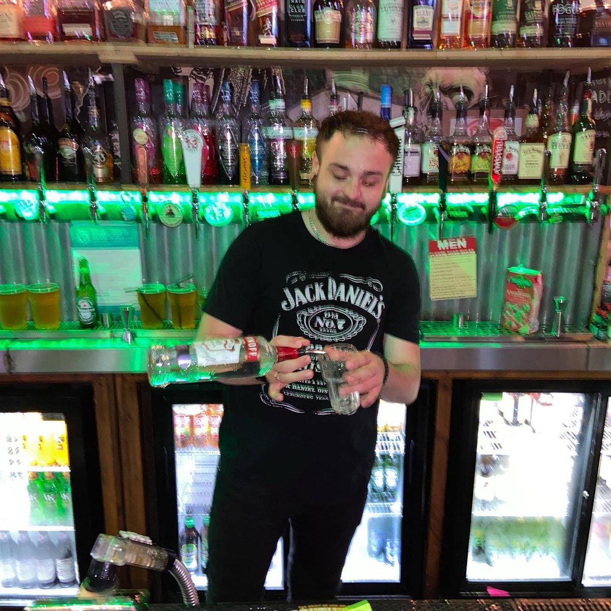 oneeyedjacks_1's tweet photo. ‘Twas Ryan’s last shift with us tonight 😞 he’s off to the new restaurant over in SA1 (Marco Pierre White’s) We’re all gutted to see him go but he leaves with our best wishes! 🦚💚#Topbartender #topman #jackmurphys #ftroop https://t.co/HXPaSB0DKu
