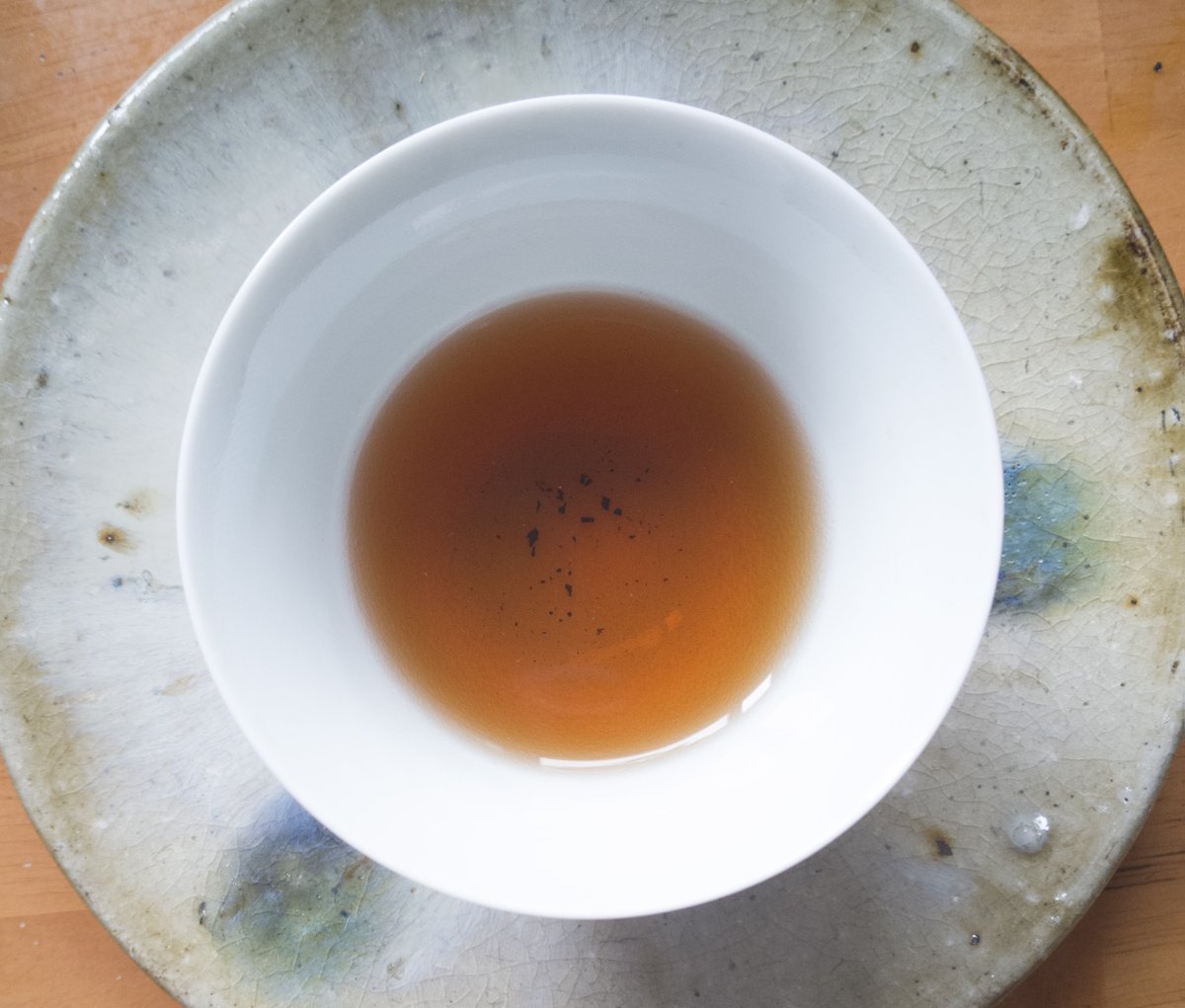 akio121's tweet photo. 本日のお茶
1970年代芝香熟散茶 #バンブー茶館
#豊増一雄 #花丸紋蓋碗
50ml2g100度1R、15、18
Chen Ju Fang TAI JIAN DIAMOND GRADE #ChantingPines
50ml2g100度1R、15、18、21
澄んでいて喉元の甘み、味の消え方、体感は大きく柔らかい。お茶を探す手間が省けて助かる。とてもいいお茶
#茶好連 https://t.co/db3kbVeG3l