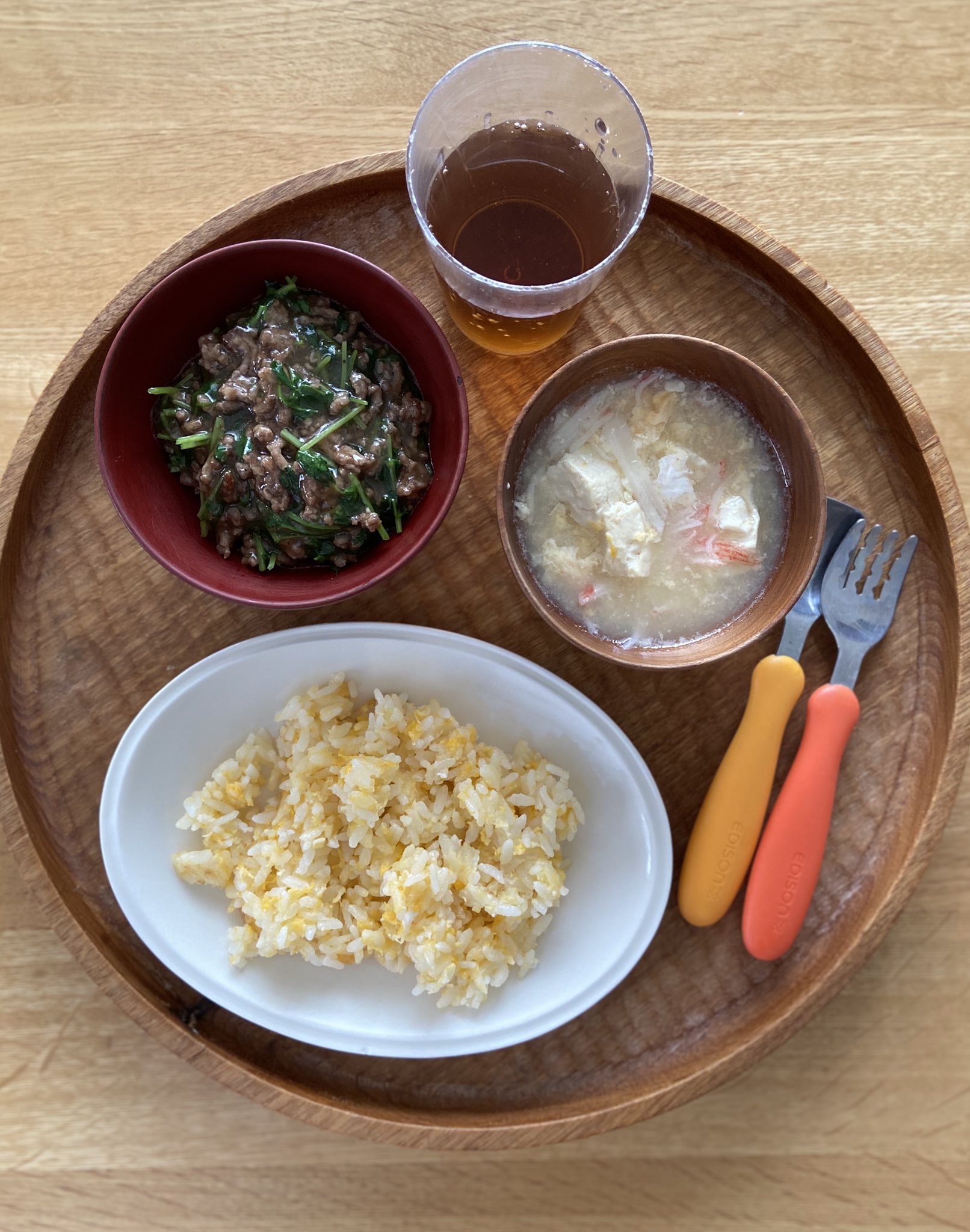 本田 よう一 3歳育児中 Twitterren 息子さんお昼ごはん 牛肉と豆苗のオイスターソースあんかけ 卵チャーハン かにかまと豆腐のスープあんかけチャーハンだけど ごはんにかかるのは好きじゃないので セパレートにしたけど 昼寝しちゃいました さて いつ起きる