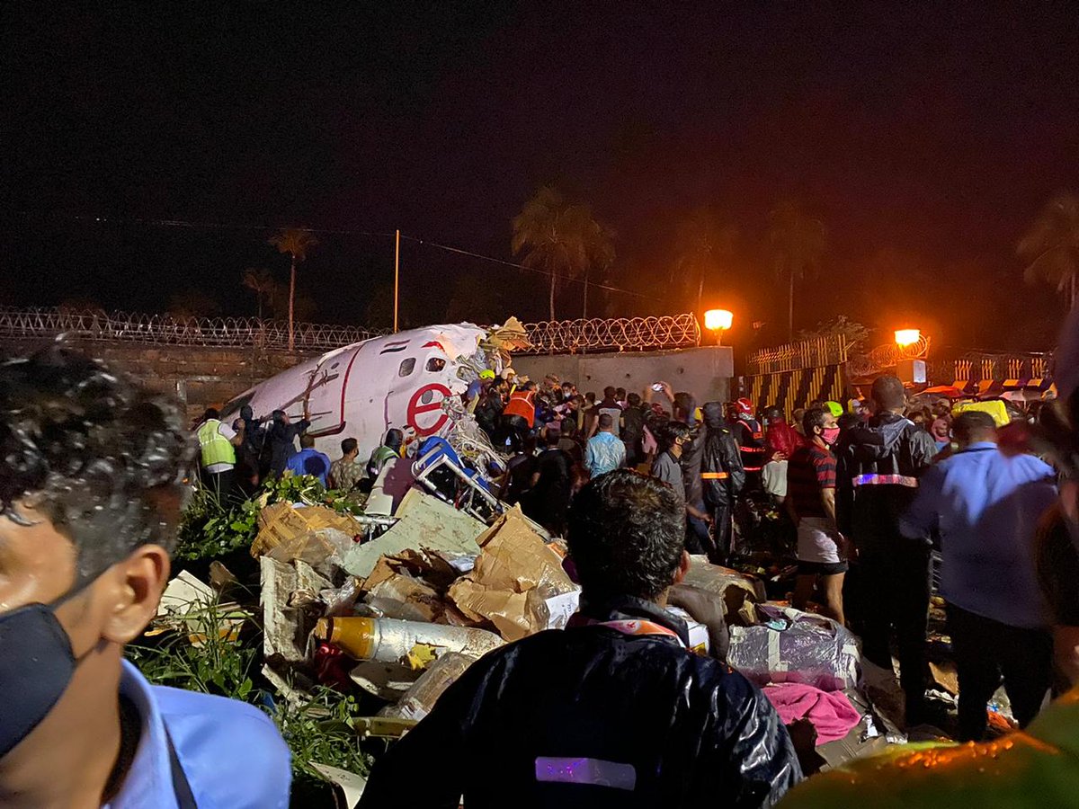afwaernakulam's tweet photo. #Kerala - Air India Express Plane With 190 Passengers on-board skids off runway, crashes while landing at #Kozhikode
We Pray For Passengers and All Other Members, Hope All Will Recover as Soon as Possible..🙏
#AIExpressAccident https://t.co/UiNirtfItI