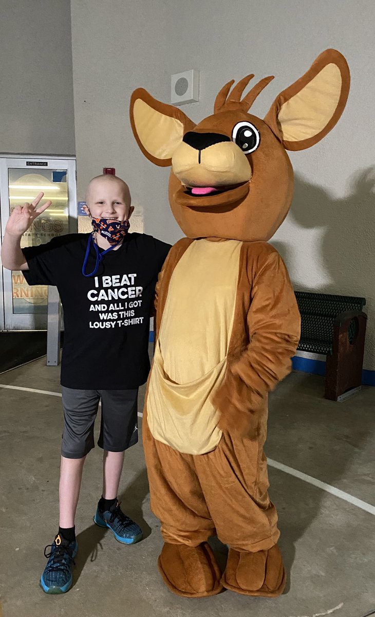 AimPadilla's tweet photo. Tonight we celebrate our WSES student, Grayson! Ringing the SCPS school bell to signify his victory over cancer. Great news to start our school year! 💙💛 #TeamGrayson @WinterSpringsEl @walt_griffin https://t.co/r2uY4A304Y