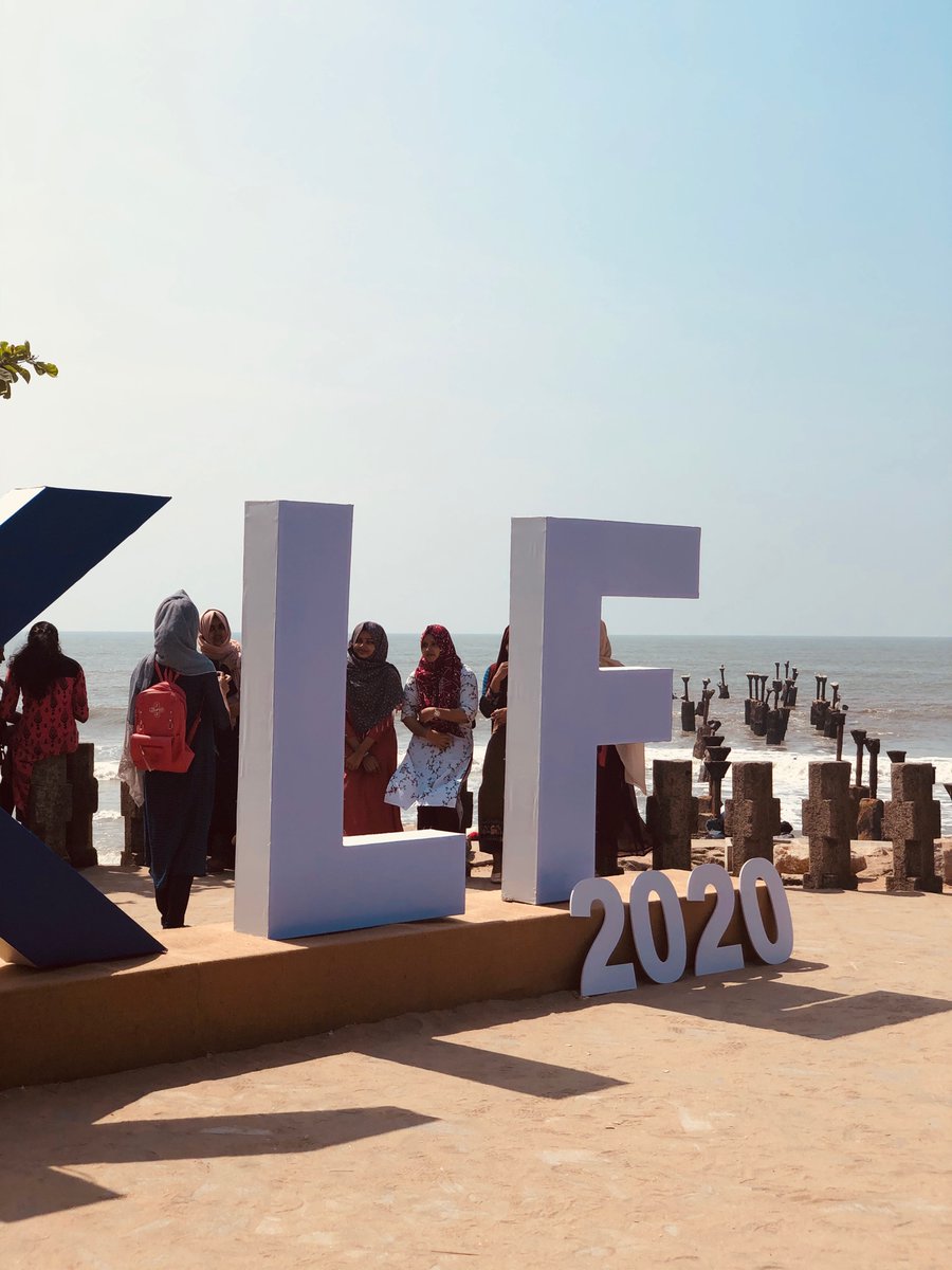 Calicut is still shaped by this history. I went back there with  @arunmsukumar in January this year, after decades, for the wonderful Kerala Literature Festival and was reminded of all of this. It was great to engage with the city as an adult, albeit with a little nostalgia. (7)