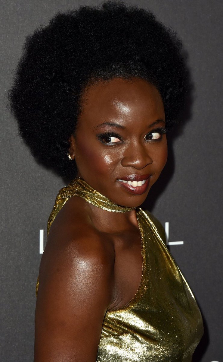 QueenOfTWDU's tweet photo. Gorgeous skin like gold ✨✨✨✨ #DanaiGuriraAppreciationDay #DanaiGurira #QueenoftheApocalypse #TWDuniverse #TWDQueen Ageless beauty ✨✨✨ https://t.co/VxyAtyZdNT