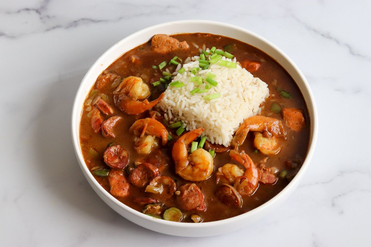 Delicious Gumbo is finally ready

Gumbo is a very popular soup in Louisiana, USA. This recipe contains andouille sausage, chicken, and shrimp for maximum flavor. If you haven't tried it, please do. It is usually eaten with a little bit of rice. Enjoy