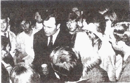 4_freedom101's tweet photo. In 1982, 12 year old Johnny Gosch disappeared while delivering newspapers.

Johnny was sold to rich pedophiles in government and 2 years later
Johnny’s mom, Noreen Gosch saw a picture of Johnny standing behind George H. Bush. https://t.co/wwyh4Zqmz4