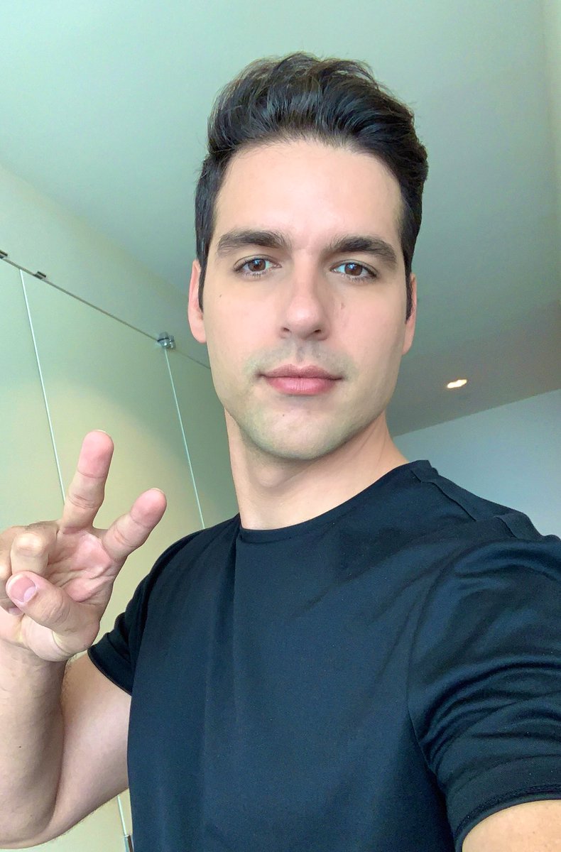 Buenas noches mi gente 😉✌️🌹 !!! open.spotify.com/track/2wWDIZ5b… #lennydelarosa