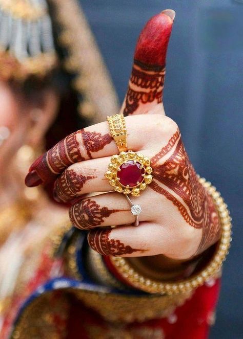 Which one do you think is the best? Tell us in the comments👇
#indianengagement #indianwedding #weddingengagement #indianweddinginspiration #indianbride #indianweddinginspo