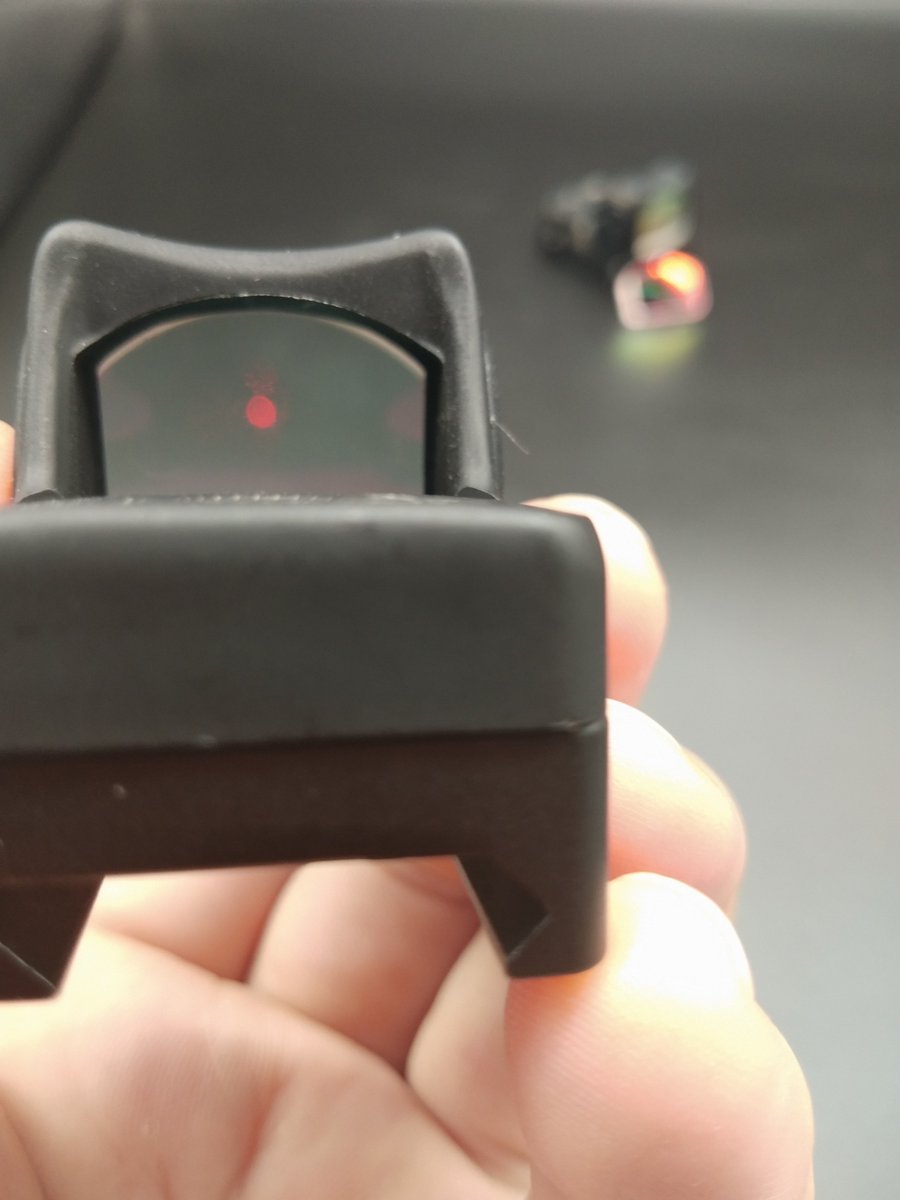 DC_Opics's tweet image. High precision of the red dot sight lens. The curved surface of beam splitter is very particular, because it must be guaranteed that even if the shooter's eyes are not on the axis of the sight, it can still guarantee the targeting marker on the impact.
#riflescope #gunscope #lens
