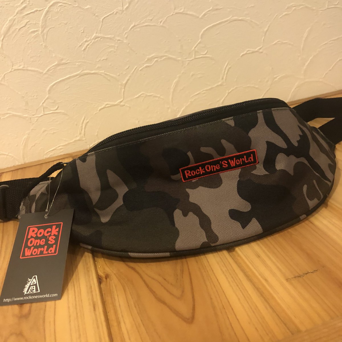 steelo05's tweet photo. ROCK ONE'S WORLD

BODY  BAG

夏のちょっとした小物に丁度いいサイズのボディーバッグ！

カラーはCAMOとGRAY https://t.co/LdrVCzAOEN