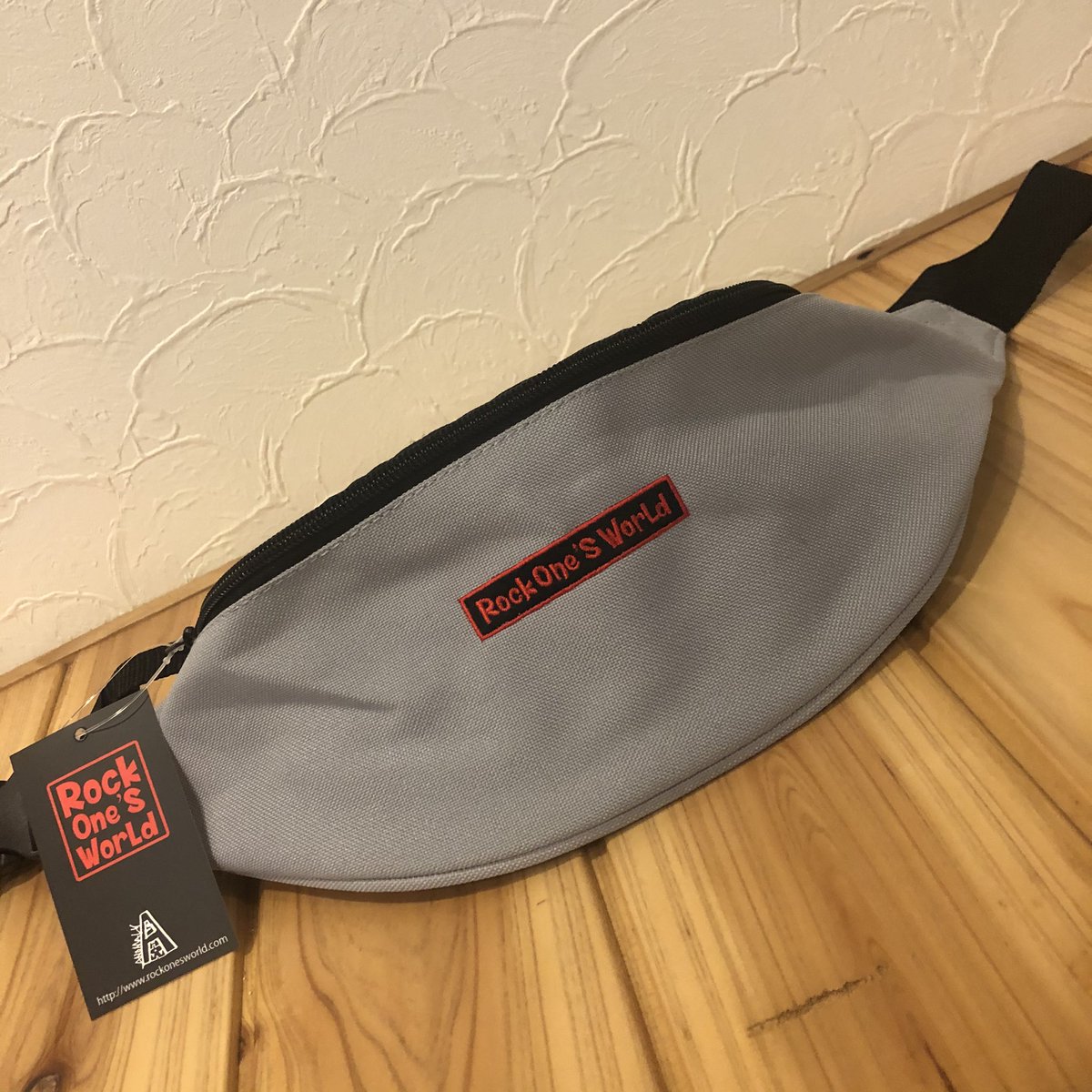 steelo05's tweet photo. ROCK ONE'S WORLD

BODY  BAG

夏のちょっとした小物に丁度いいサイズのボディーバッグ！

カラーはCAMOとGRAY https://t.co/LdrVCzAOEN