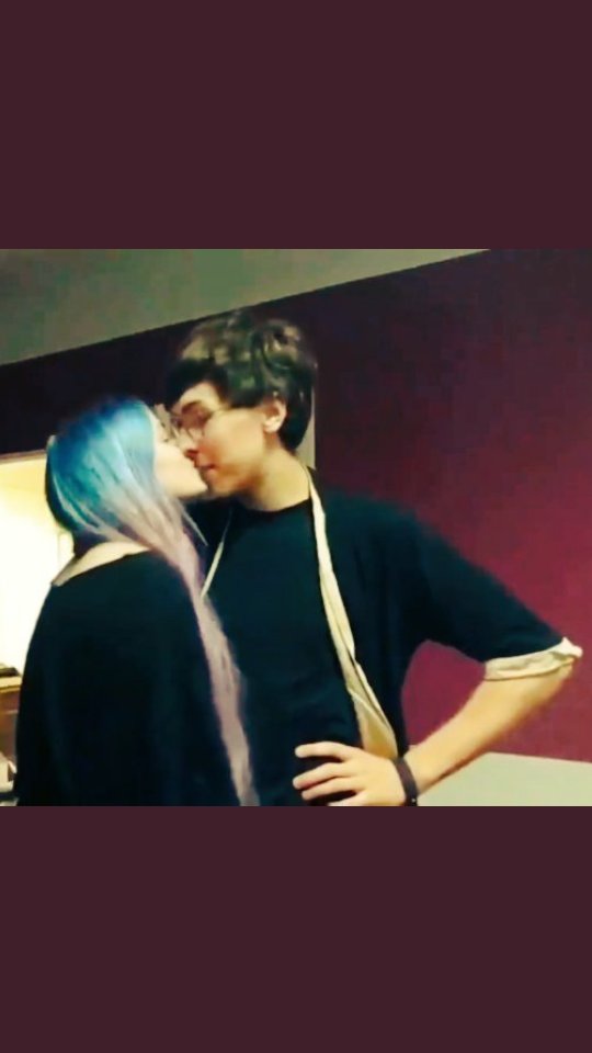 FilomenaRutkow2's tweet photo. @sjkaleta @kuleta_radek Pomysł Michała=Margot
na biznes LGBT wygląda tak:
Michał ogłasza, że jest dziewczyną, jego dziewczyna ogłasza, że jest lesbijką
organizują zbiórki na walkę o przywileje dla lesbijek i trans https://t.co/eeldkKoGO2