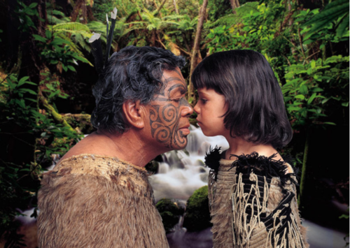 Demà 9 d'agost, l'ONU proposa que celebrem el dia internacional dels pobles indígenes. Els nostres germans grans -als qui tant devem- marginats, perseguits i criminalitzats en molts països del món. En homenatge a tots els resistents, obro aquest fil  