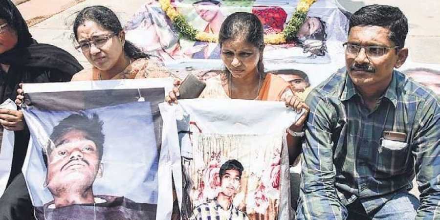 Harsh99899091's tweet image. Can You see them @cbseindia29 ? these parents are holding there kids picture who killed them self just because of @DrRPNishank @cbseindia29 @DrRPNishank
 #SHAMEONCBSE  for not doing what we the students wanted from you. #RIPCBSE #RIPHRD #cancelcompartmentexam2020