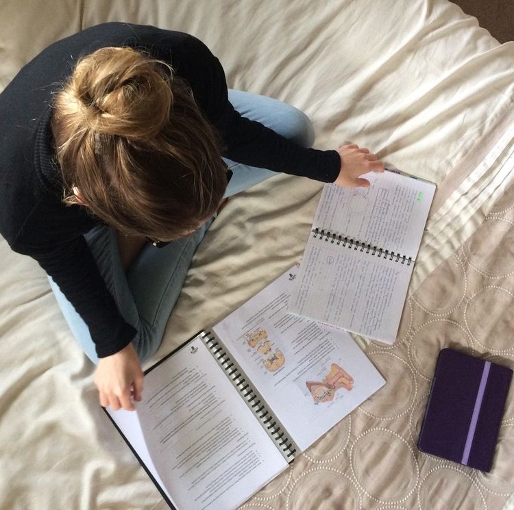 emkeydee's tweet photo. JAK SIĘ UCZYĆ ŻEBY SIĘ NAUCZYĆ? EFEKTYWNA I SKUTECZNA NAUKA A THREAD 📚 https://t.co/zzetNDWueh