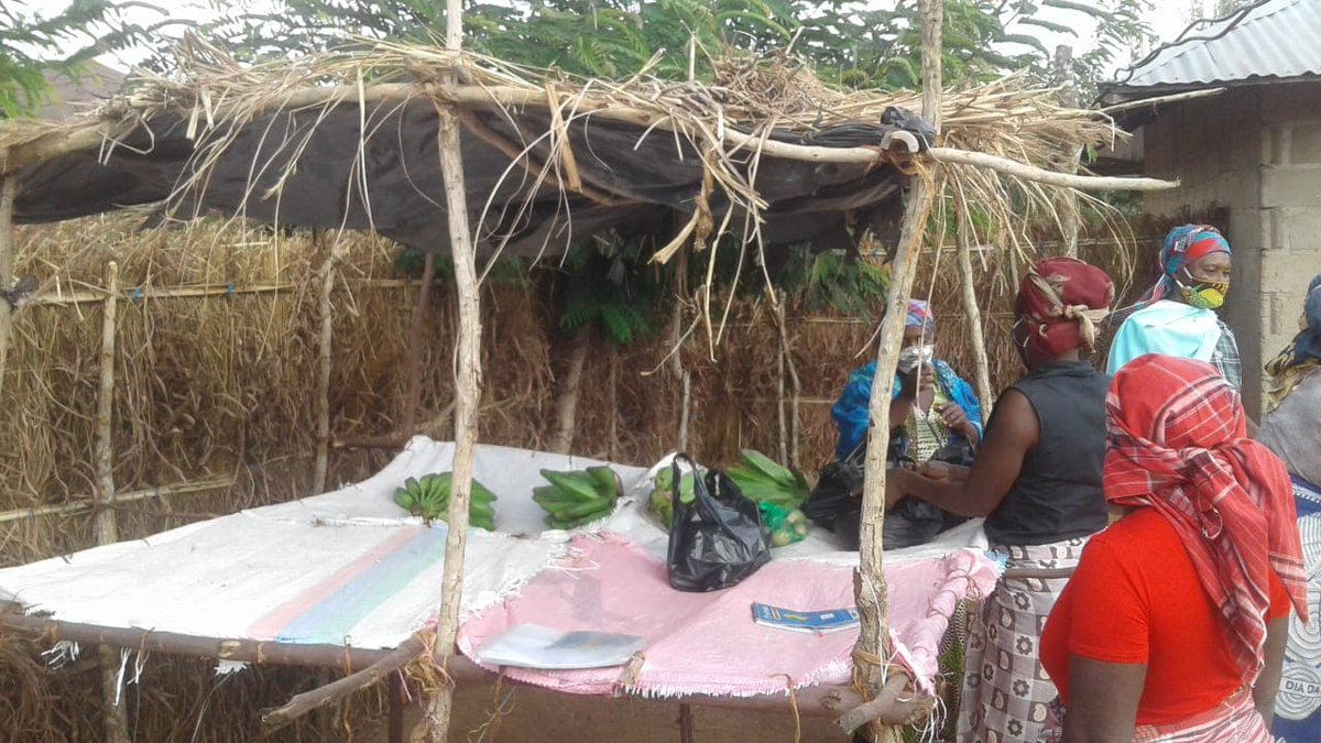 adpmmertola's tweet photo. E o dia começa com mais uma ação de sensibilização para a nutrição, desta vez no Bairro de Nachicuva - #Monapo (#Moçambique). Sempre salvaguardando a segurança dos participantes, o combate à desnutrição da população prossegue. Numa altura em que as dificuldades aumentam devido à https://t.co/rf0lKqCznl