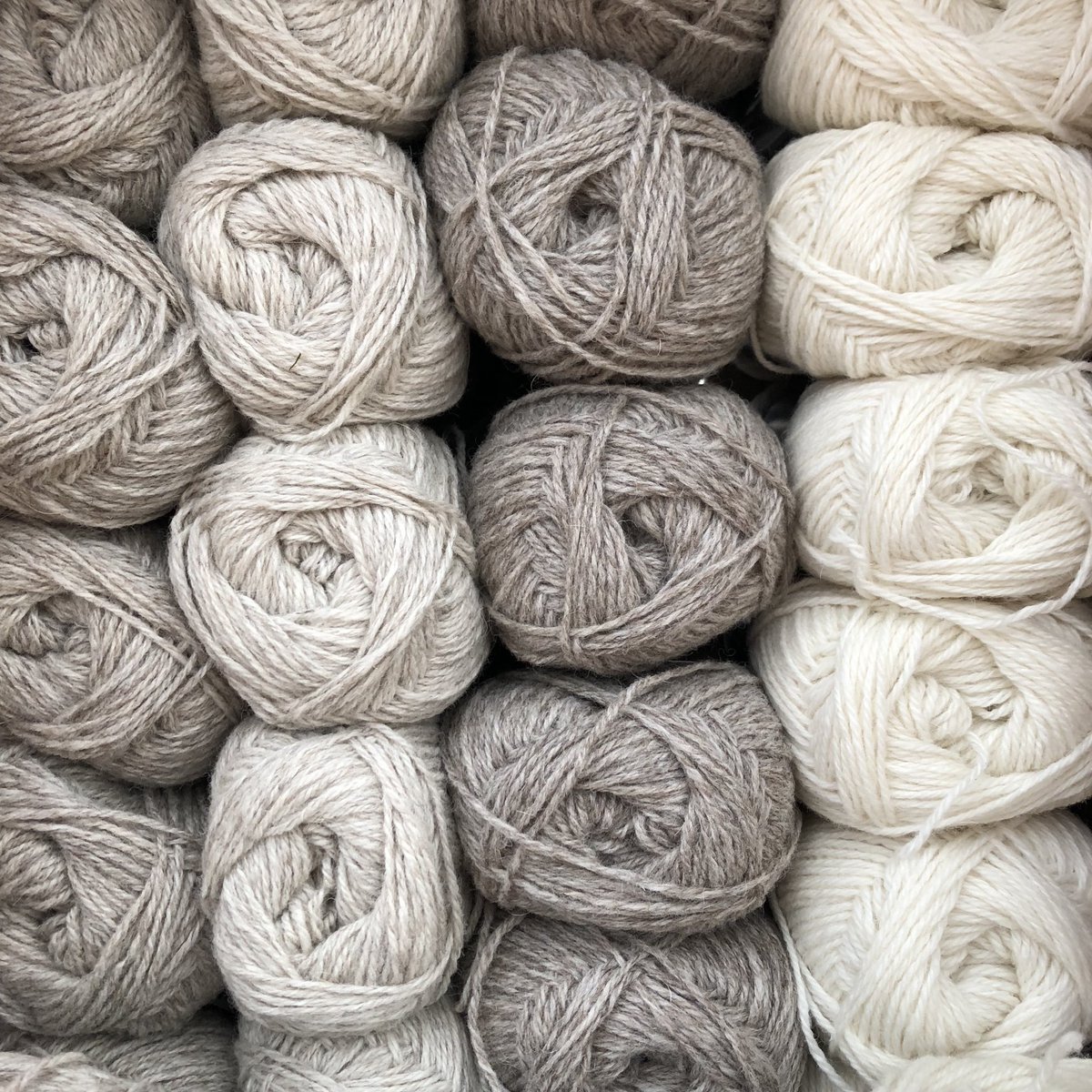 Romneymarshwool's tweet photo. We’re taking part in the @countrylivinguk #CLArtisans Pop up Virtual market this weekend and there’s 20% off our full range when you sign up to receive the discount code via the link in the thread below. https://t.co/KB3Wl1SeJN