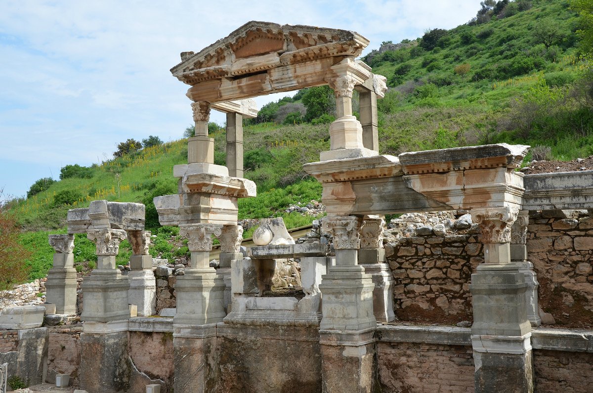 The Fountain of Trajan in  #Ephesus, located on the northeastern side of the Curates street, the main thoroughfare of the city.The nymphaeum was erected ca. AD 104 in honour of Artemis of Ephesus and Emperor Trajan by Tiberius Claudius Aristion, a prominent citizen of Ephesus.