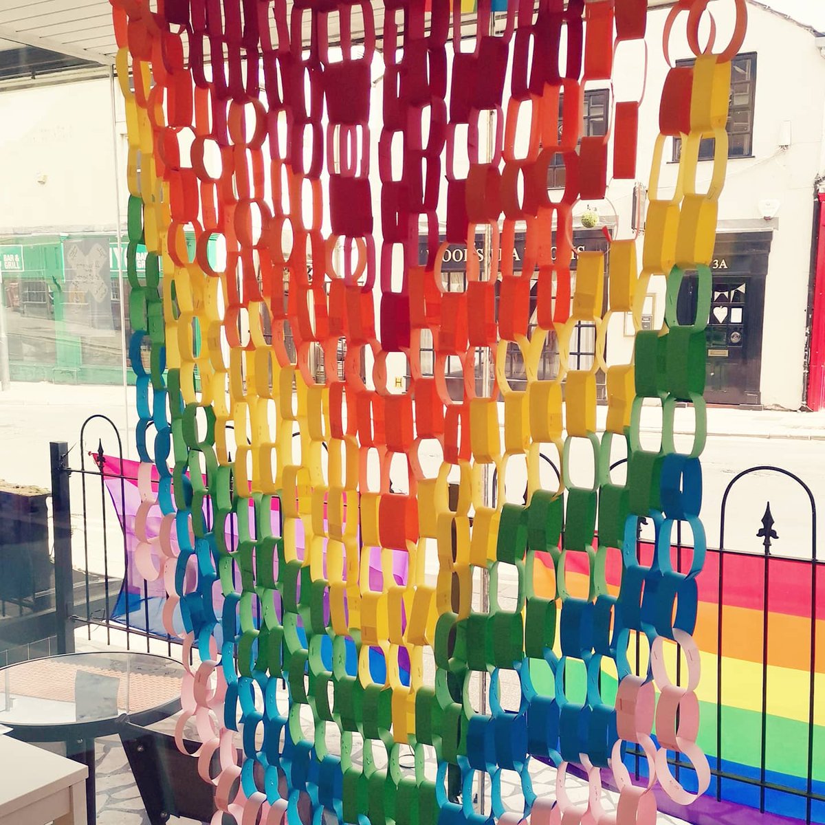 bakebattleroll's tweet photo. #flags #Paperchains #UseSanitiser #StayingSafe https://t.co/9pVxn3cHGr