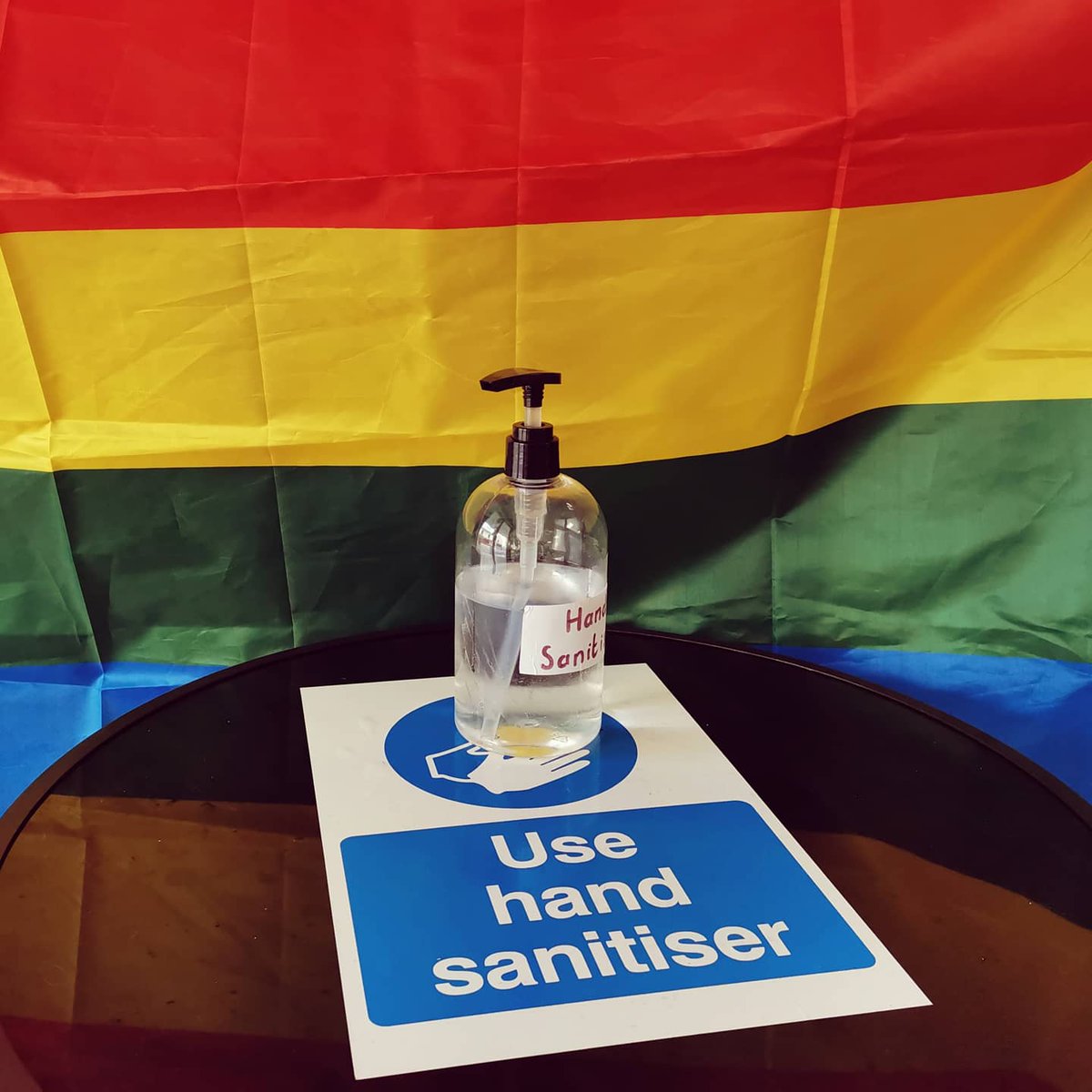bakebattleroll's tweet photo. #flags #Paperchains #UseSanitiser #StayingSafe https://t.co/9pVxn3cHGr
