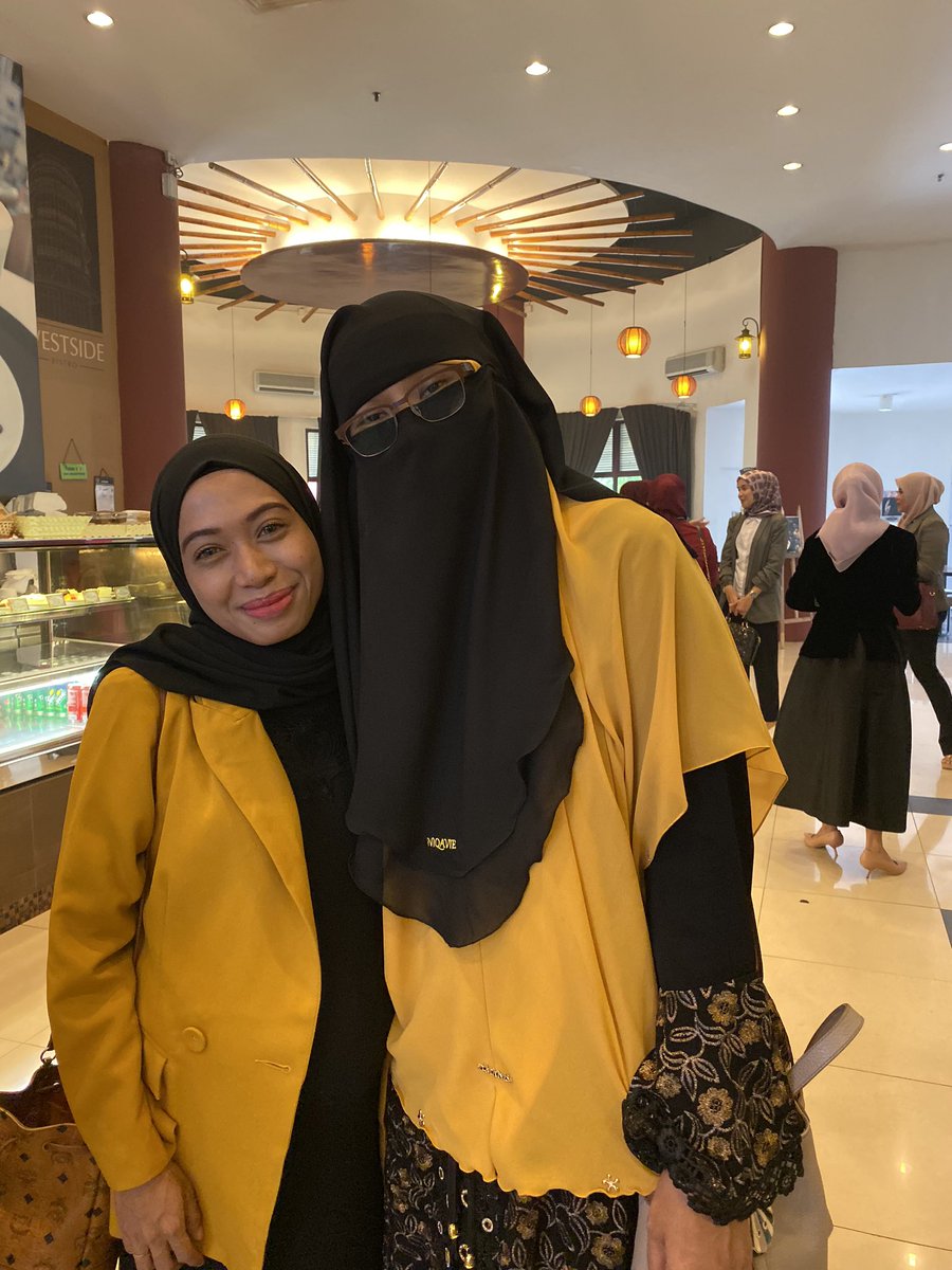 RosliyaAzira's tweet photo. Alhamdulillah throwback kat konvensyen sobella shah alam yg lalu. Memang lain maciam aura dia sekarang ye dak. https://t.co/MBuwCRVd7G
