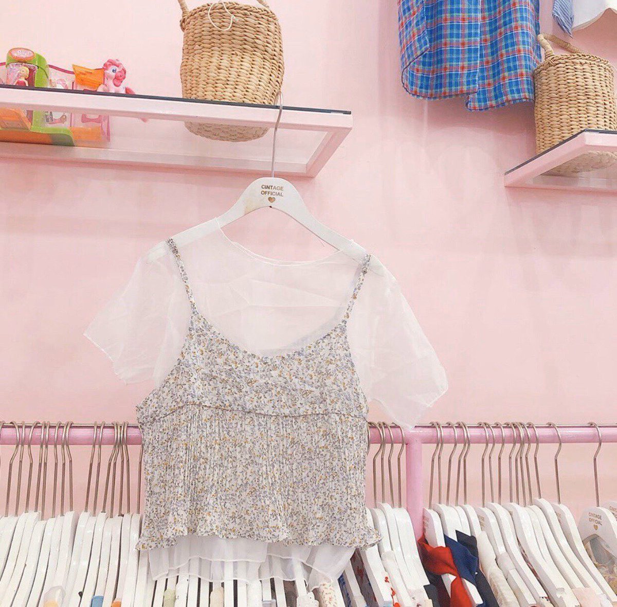 usedbypw's tweet photo. 💙เสื้อซีทรู+สายเดี่ยวลายดอก 140 รวมส่ง 🌷ได้2ชิ้น🌼🌼 #ส่งต่อ #ส่งต่อเสื้อผ้ามือ2 #ส่งต่อเสื้อผ้ามือสอง #เสื้อผ้ามือสอง #เสื้อผ้ามือ2 #ส่งต่อเสื้อผ้า #ส่งต่อเสื้อผ้าราคาถูก #พื้นที่ขายของ #โล๊ะตู้ #โล๊ะตู้เสื้อผ้า https://t.co/EVAGp45dpR