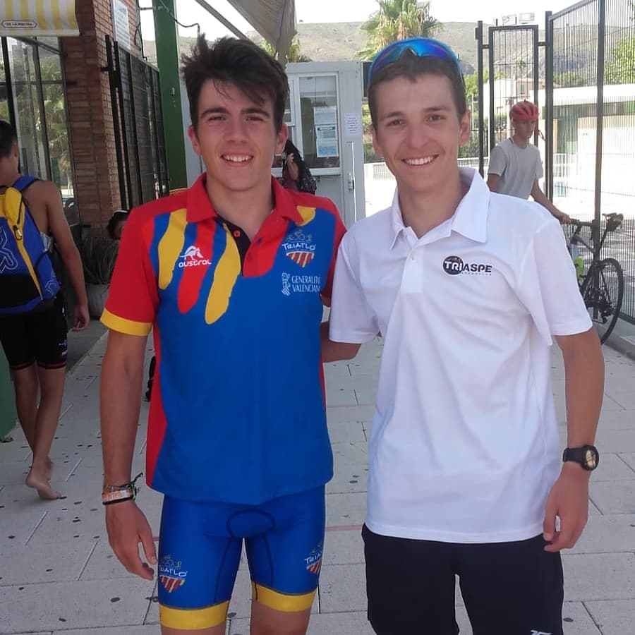 Triaspe_Aspe's tweet photo. Nuestros chicos del #Triaspe, Pedro de la Torre y Carlos Vizcaíno no descansan ni en agosto, ya que ambos en estos momentos están concentrados en #Onteniente con el grupo de tecnificación de la Federación Valenciana para preparar el campeonato de España de Pontevedra el 22 agosto https://t.co/nCoc9BI6WH